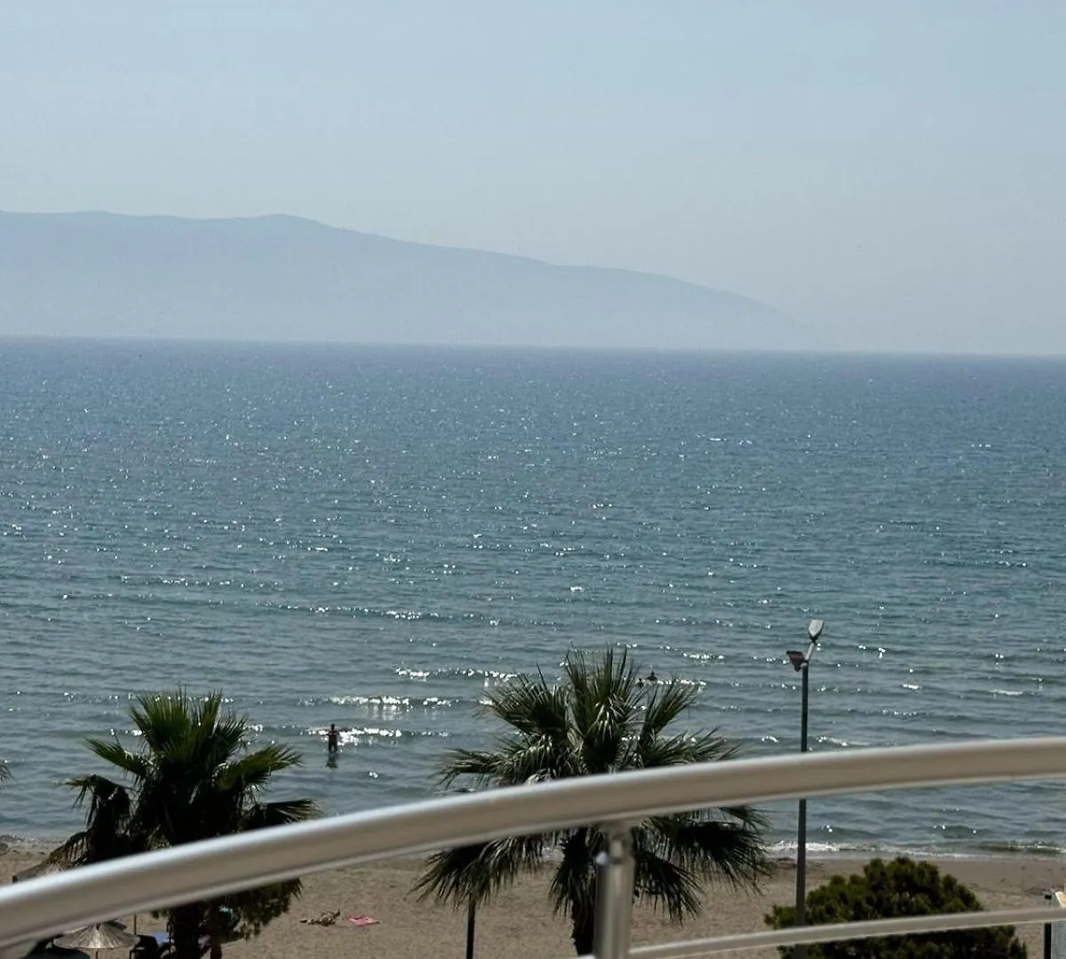 VlorëSea View Balconyアパートメント
