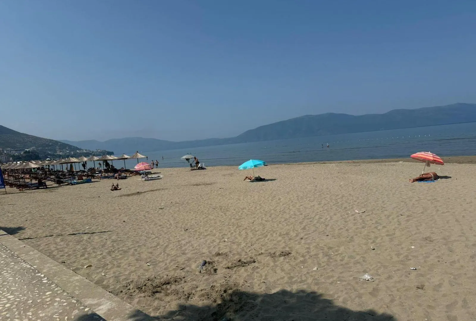 VlorëSea View Balconyアパートメント Vlorë